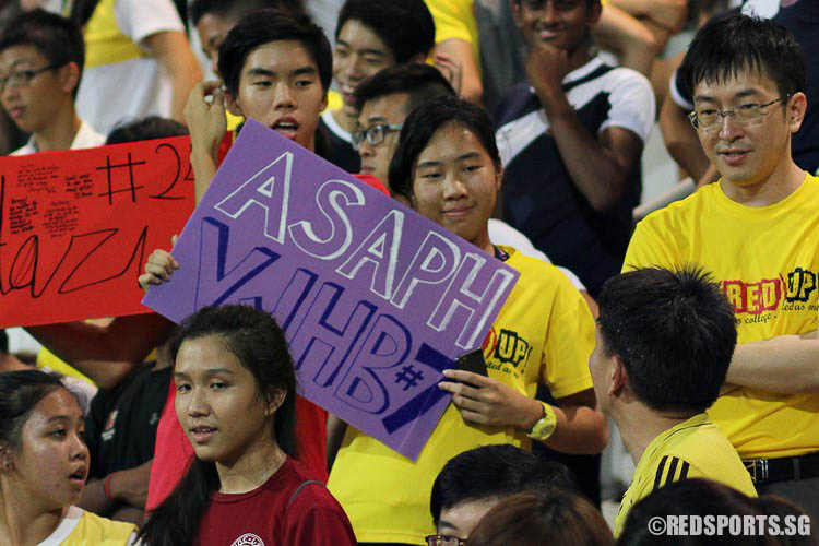 VJC football captain Rachael Fujisawa in support of Asaph Heng (VJC #7). (Photo © Ryan Lim/Red Sports)