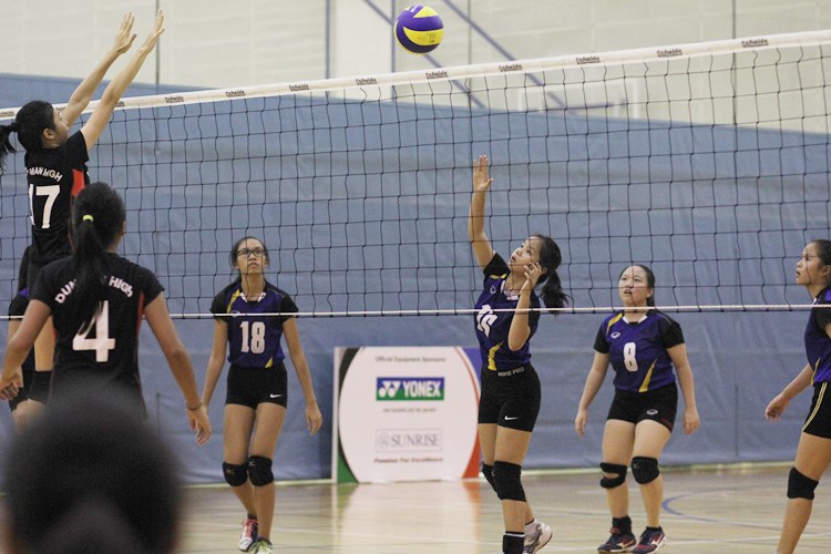 In the u-14 girls final, Presbyterian High (PHS) claimed the title after defeating Dunman High in straight sets (25-17, 25-15), ending with a perfect 6-0 win-loss record. (Photo 14 © Ryan Lim/Red Sports)