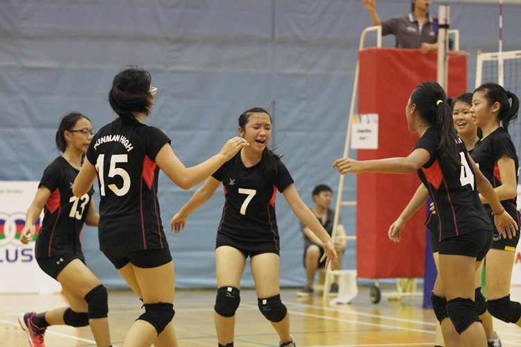 In the u-14 girls final, Presbyterian High (PHS) claimed the title after defeating Dunman High in straight sets (25-17, 25-15), ending with a perfect 6-0 win-loss record. (Photo 15 © Ryan Lim/Red Sports)