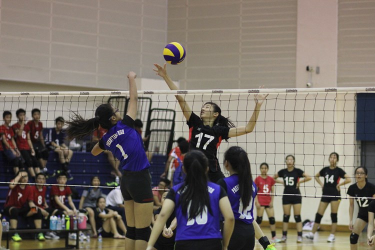 In the u-14 girls final, Presbyterian High (PHS) claimed the title after defeating Dunman High in straight sets (25-17, 25-15), ending with a perfect 6-0 win-loss record. (Photo 2 © Ryan Lim/Red Sports)
