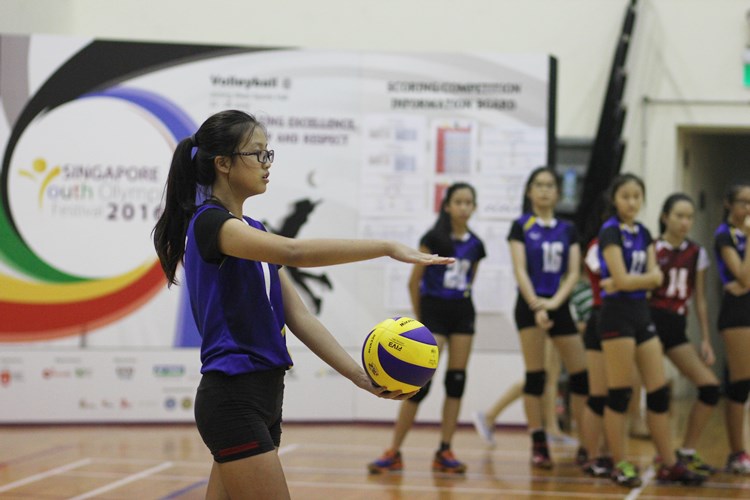 In the u-14 girls final, Presbyterian High (PHS) claimed the title after defeating Dunman High in straight sets (25-17, 25-15), ending with a perfect 6-0 win-loss record. (Photo 3 © Ryan Lim/Red Sports)