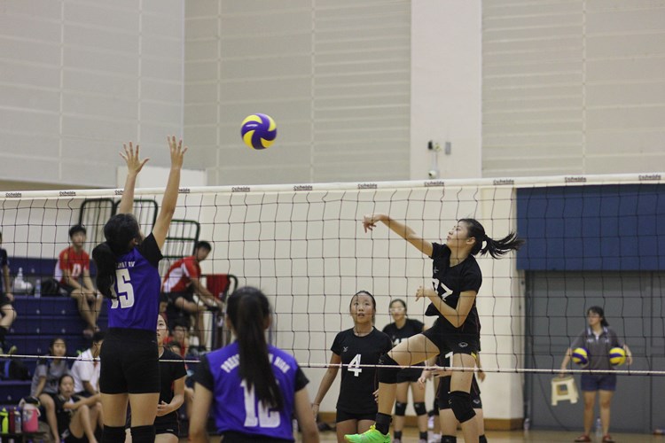 In the u-14 girls final, Presbyterian High (PHS) claimed the title after defeating Dunman High in straight sets (25-17, 25-15), ending with a perfect 6-0 win-loss record. (Photo 5 © Ryan Lim/Red Sports)