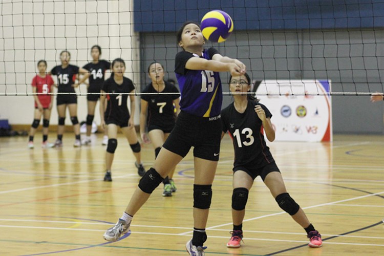 In the u-14 girls final, Presbyterian High (PHS) claimed the title after defeating Dunman High in straight sets (25-17, 25-15), ending with a perfect 6-0 win-loss record. (Photo 6 © Ryan Lim/Red Sports)