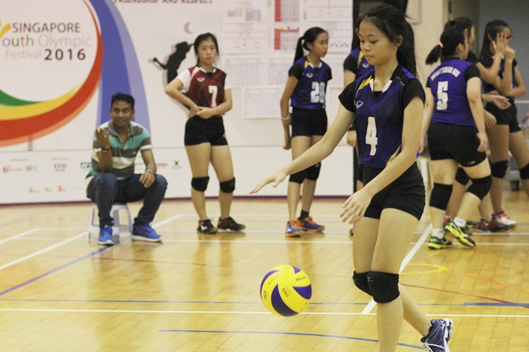 In the u-14 girls final, Presbyterian High (PHS) claimed the title after defeating Dunman High in straight sets (25-17, 25-15), ending with a perfect 6-0 win-loss record. (Photo 7 © Ryan Lim/Red Sports)
