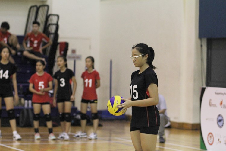 In the u-14 girls final, Presbyterian High (PHS) claimed the title after defeating Dunman High in straight sets (25-17, 25-15), ending with a perfect 6-0 win-loss record. (Photo 8 © Ryan Lim/Red Sports)