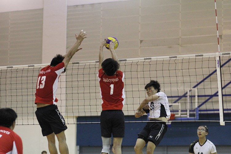 VolleySports retained their u-18 title after defeating Presbyterian High School Team A 2-0 (25-20, 25-16) in the final, ending the competition with a perfect 6-0 win-loss record. (Photo 17 © Ryan Lim/Red Sports)