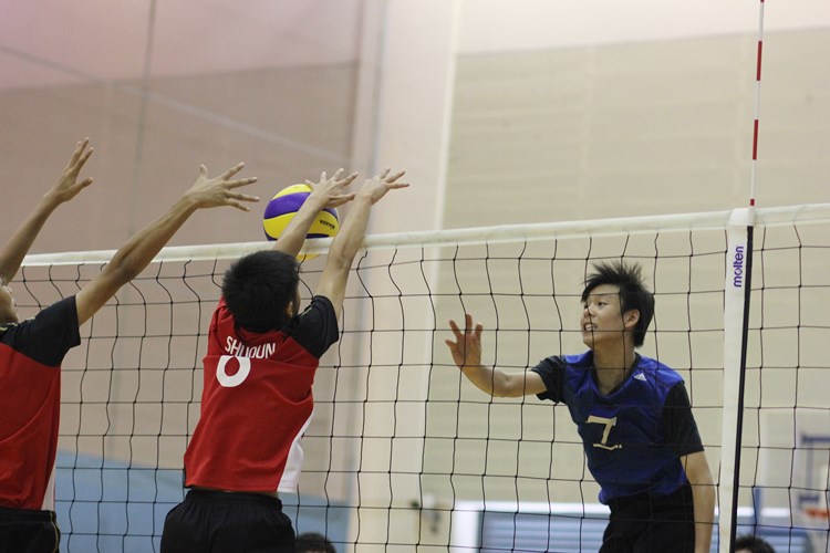 St. Hilda's Secondary Team A beat Shuqun Secondary in straight sets (25-18, 25-21) to finish unbeaten over eight games. (Photo 20 © Ryan Lim/Red Sports)