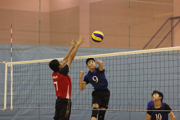 St. Hilda's Secondary Team A beat Shuqun Secondary in straight sets (25-18, 25-21) to finish unbeaten over eight games. (Photo 1 © Ryan Lim/Red Sports)