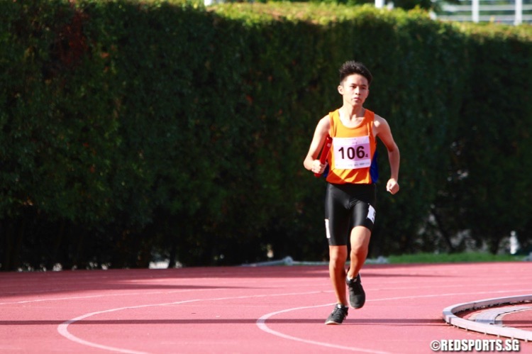 North Vista 'A' won the U-15 distance medley in 14:32.79. Dunman High 'A' were second in 14:55.12 while North Vista 'B' were third in 15:21.51. (Photo © Les Tan/Red Sports)