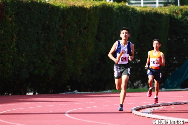 North Vista 'A' won the U-15 distance medley in 14:32.79. Dunman High 'A' were second in 14:55.12 while North Vista 'B' were third in 15:21.51. (Photo © Les Tan/Red Sports)