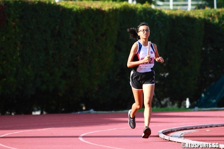 Dunman High School won the U-19 girls distance medley in 16:42.64 while St Anthony's Canossian were second in 17:50.28. (Photo © Les Tan/Red Sports)