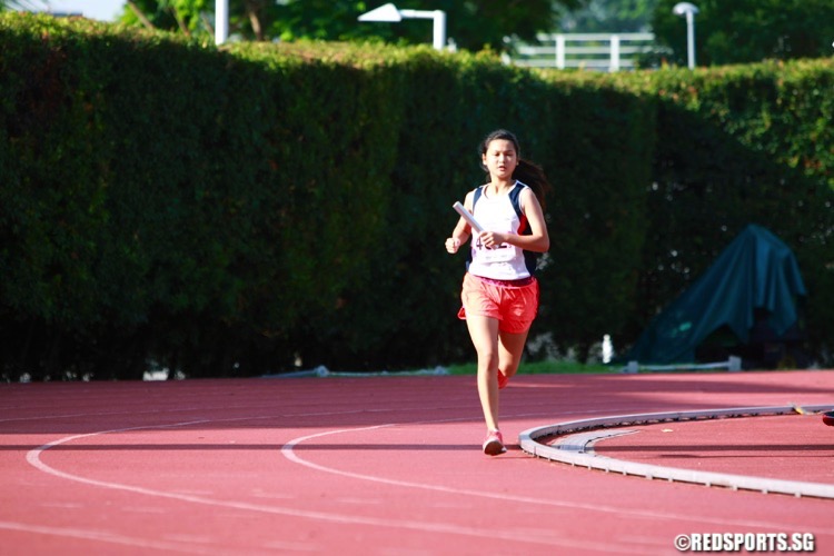 Dunman High School won the U-19 girls distance medley in 16:42.64 while St Anthony's Canossian were second in 17:50.28. (Photo © Les Tan/Red Sports)
