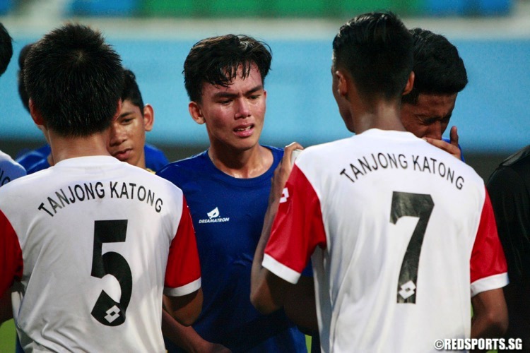 Tanjong Katong (white) beat defending champions Hong Kah 1-0 to secure the National B Division Football Championship. (Photo © Les Tan/Red Sports)