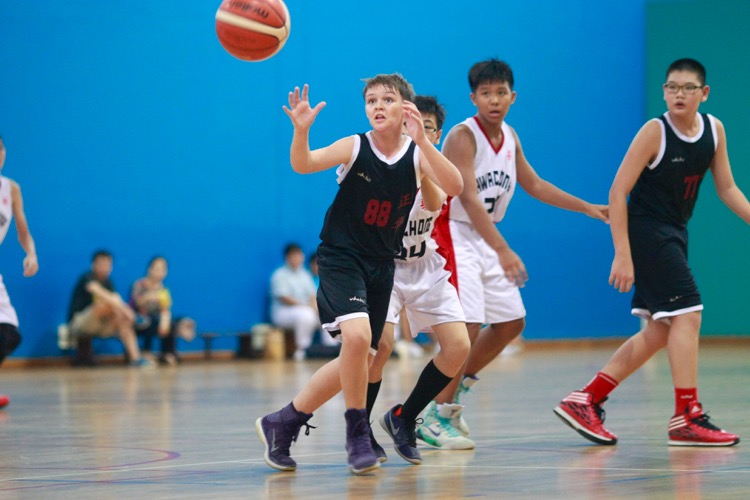 HCI (white) had a comfortable 82-8 win over Zhenghua to improve to a 2-0 win-loss record. (Photo © Les Tan/Red Sports)
