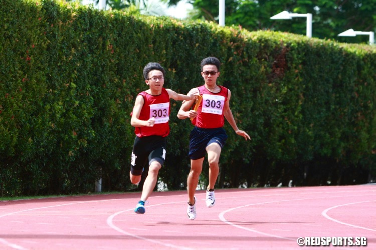 Singapore Sports School 'A' won the U-19 4x100m race in a time of 42.95s. Singapore Sports School  'B' were second in 44.18s while Catholic Junior College  'A'  were third in 44.85s. (Photo © Les Tan/Red Sports)