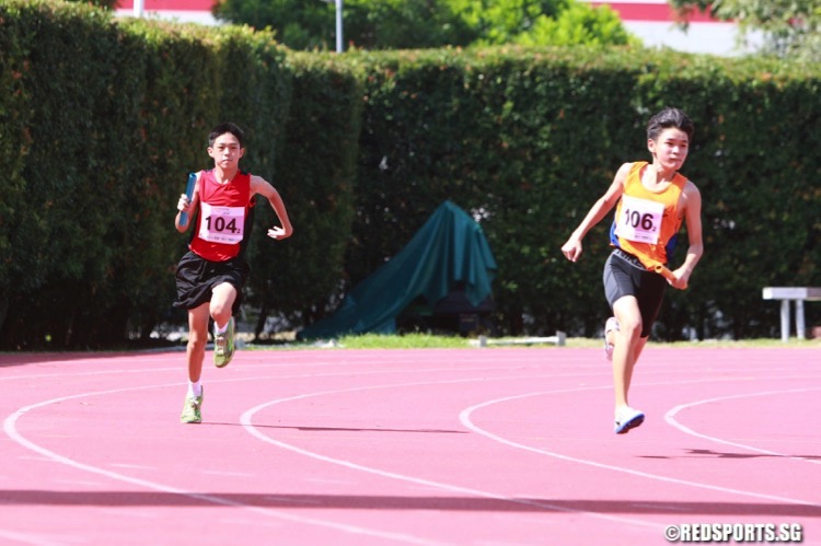 Singapore Sports School 'A' won the U-15 4x200m relay race in 1:41.91. North Vista were second in 1:50.46 while Unity were third in 1:58.42. (Photo © Les Tan/Red Sports)