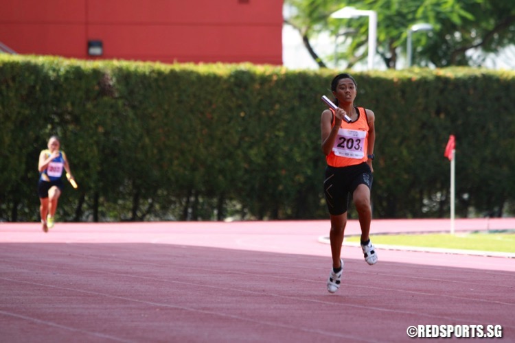 Singapore Sports School 'A' won the U-15 girls 4x200m relay in a time of 1:53.17.  St Anthony's Canossian were second in 2:08.19 while Unity were third in 2:24.24. (Photo © Les Tan/Red Sports)