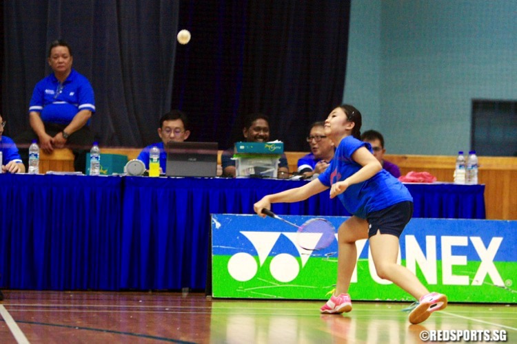In the U-17 final, Bernice Lim of Sports School beat Cheong Zi Ann of Team NYGH 2-0 (11-5, 11-6). (Photo © Les Tan/Red Sports)
