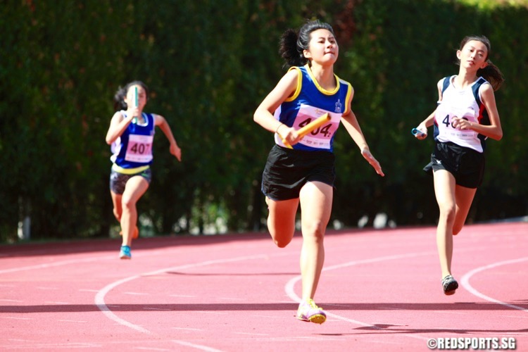 Singapore Sports School won the U-19 girls 4x200m relay race in 1:49.70. CHIJ (TP) were second in 2:04.00 while St Anthony's were third in 2:04.98. (Photo © Les Tan/Red Sports)