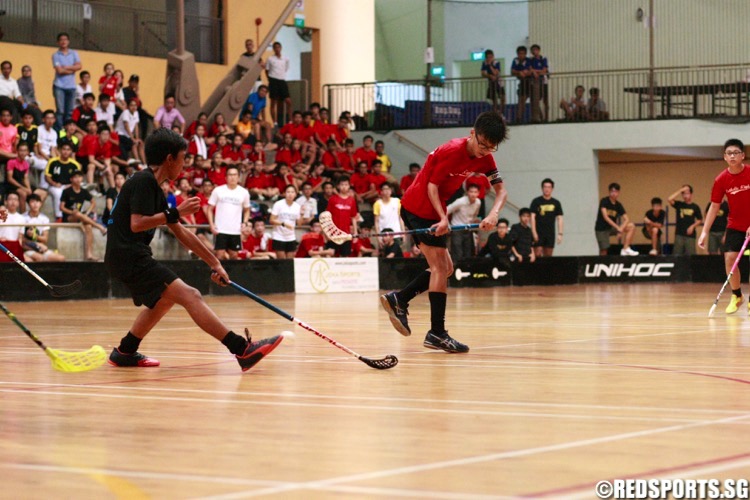 Catholic High (red) beat Northbrooks 3-2 to win their first ever National C Division Floorball Championship. (Photo © Les Tan/Red Sports)