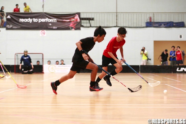 Catholic High (red) beat Northbrooks 3-2 to win their first ever National C Division Floorball Championship. (Photo © Les Tan/Red Sports)