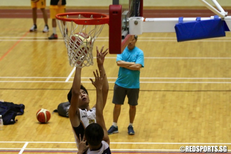 Temasek Poly (white) defeated Nanyang Poly 89-66 in their opening game of the POL-ITE Basketball Championship. (Photo © Les Tan/Red Sports)