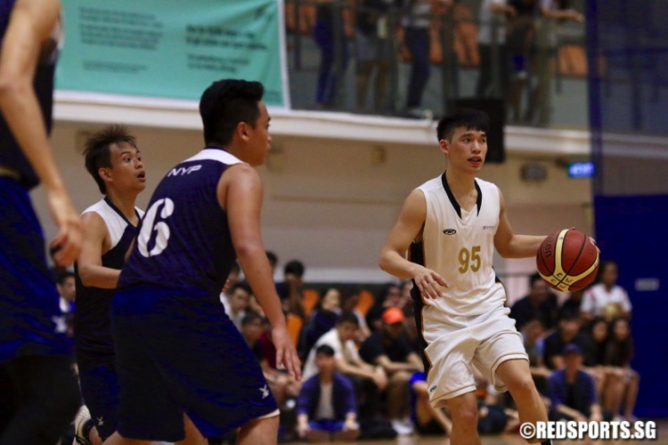 Temasek Poly (white) defeated Nanyang Poly 89-66 in their opening game of the POL-ITE Basketball Championship. (Photo © Les Tan/Red Sports)