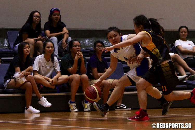 Singapore Poly (black) beat Ngee Ann Poly 37-26 for their second win of the POL-ITE Basketball Championship. (Photo © Les Tan/Red Sports)