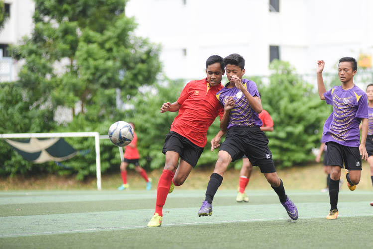 Muhammad Ilhan Mansiz Bin Mazlan (#5) of Serangoon Garden Secondary School and Mas Ridzwan B Mohamat Ali (Right) of NorthLight School clashes for the ball. Both players scored one goal respectively for their teams. (Photo 1 © Stefanus Ian/Red Sports)