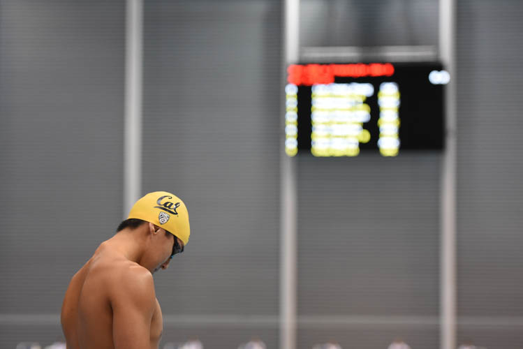 Quah Zheng Wen preparing for his men's 200m freestyle final on the first day of the 13th Singapore National Swimming Championship. (Photo © Stefanus Ian/Red Sports)