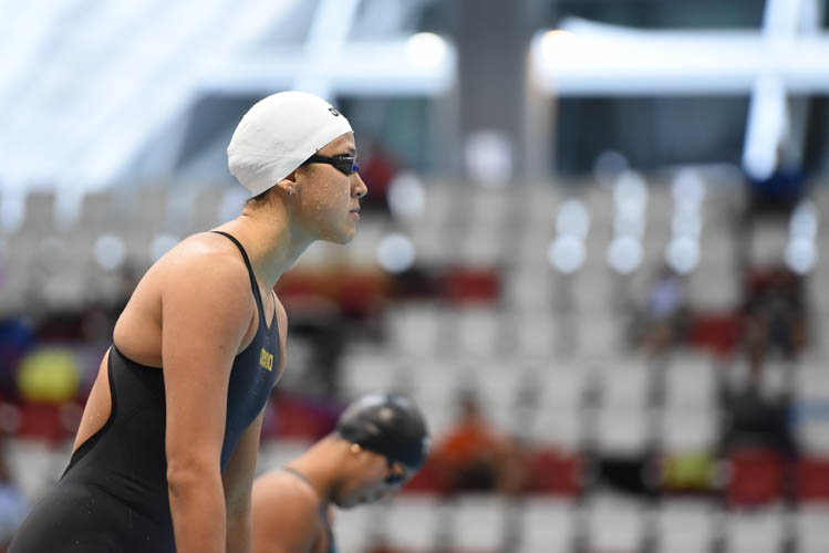 Quah Ting Wen preparing for the women's 100m freestyle final on the second day of the 13th Singapore National Swimming Championships. (Photo © Stefanus Ian/Red Sports)