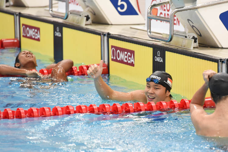 Pang Shen Jun giving a thumbs up to his teammates after finishing first in the Men's 400m Freestyle final on the third day of the 13th Singapore National Swimming Championship. (Photo © Stefanus Ian/Red Sports)
