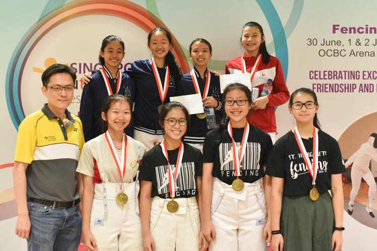 The top eight fencers for the girls' sabre event posing for a photo after the end of the competition. (Photo © Stefanus Ian/Red Sports)