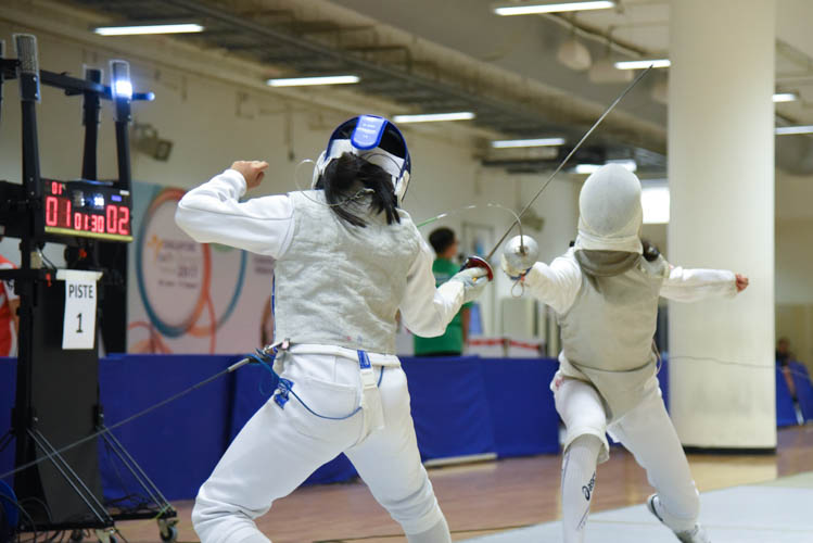 Kemei Cheung of Absolute Fencing landing a touch on Natalia Yau-Cortes of YMCA. Kemei Cheung went on to defeat Natalia Yau-Cortes with a score of 15-1, emerging as champion for the under-14 individual girls' foil. (Photo © Jeremy Ho/Red Sports)