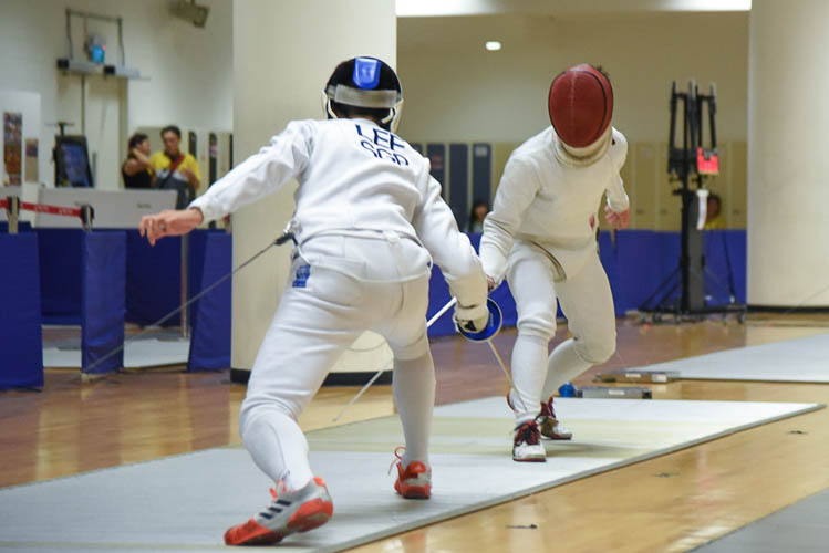 Simon Lee of Singapore Sports School played a "waiting game" with fellow school mate Ryan Tan in the final bout of the boys' individual epee category on the final day of the fencing competition at the Singapore Youth Olympics Festival. (Photo © Jeremy Ho/Red Sports)