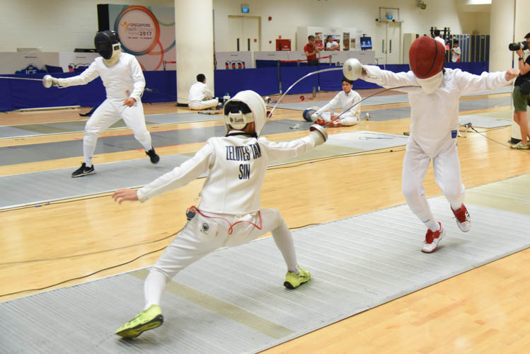 Zelotes Tan attacking his opponent during the under-14 Individual Boys' Epee competition on the final day of the fencing competition at the Singapore Youth Olympics Festival. (Photo © Jeremy Ho/Red Sports)