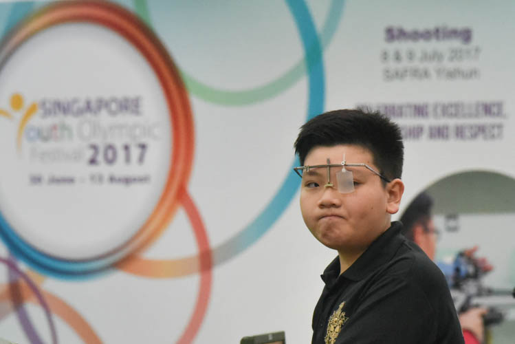 Chen Wen Di of RI reacting after a shot during the Air Pistol Men's Y13 category competition, he came in first with a score of 507. (Photo ©  Stefanus Ian/Red Sports)