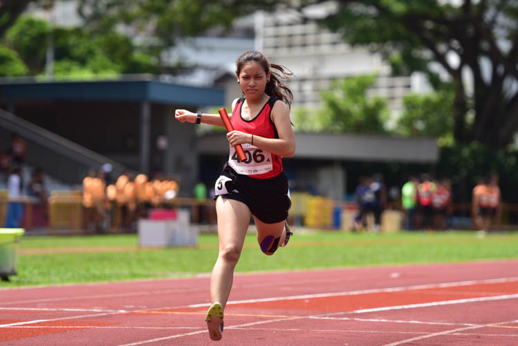 Dylia of Bishan Park Secondary finishing off the final leg of the U-19 4x100m girls relay race. Erovra Sports Academy clinched gold with a time of 54.71s while Bukit Batok Secondary came in second with 58.91s and Bishan Park took the bronze with a time of 1:01.93s. (Photo 1 © Stefanus Ian/Red Sports)