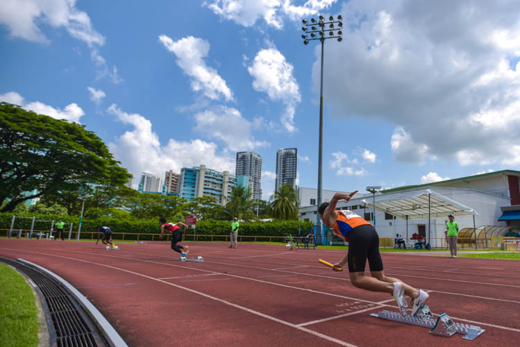 North Vista Secondary took gold in the U-19 4x100m relay race with a time of 46.36s as Temasek Polytechnic came in second with 46.82s and Bishan Park rounded off the podium clocking in at 48.28s. (Photo 1 © Stefanus Ian/Red Sports)