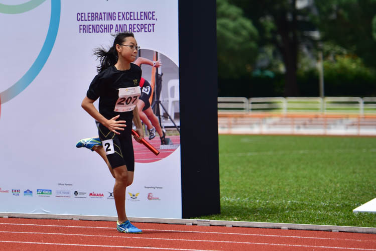 Nataley of Erovra Sports Academy taking gold in the U-15 4x100m girls relay with a time of 56.02s. North Vista Secondary School came in second with a time of 1:00.40s. (Photo 1 © Stefanus Ian/Red Sports)