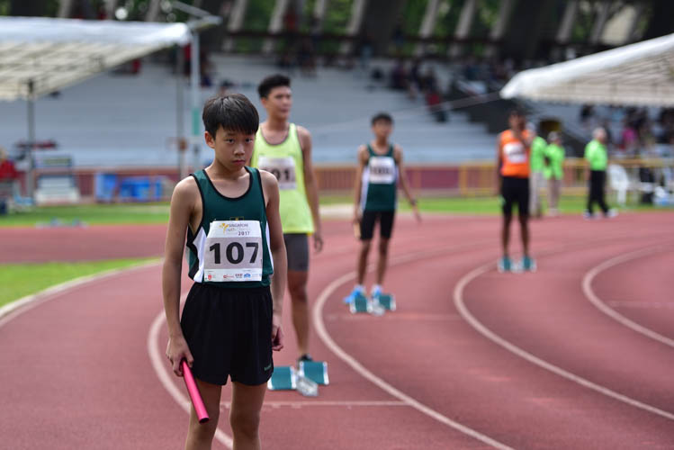 George Ang preparing himself before the U-15 4x100m boys relay. RI 'D' came in first with a time of 49.16s while SSP clinched silver with a time of 49.43s and North Vista rounded off the podium clocking in at 50.51s. (Photo 1 © Stefanus Ian/Red Sports)