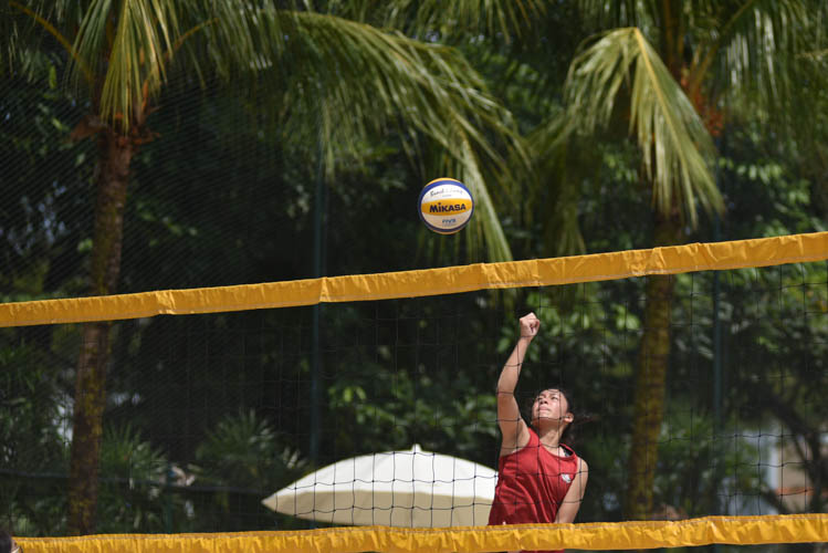 One of Altair's players hitting the volleyball in their last match against Bishan East CSC. They won the match 15-13, 10-15, 15-11 to emerge champions. (Photo 1 © Stefanus Ian/Red Sports)