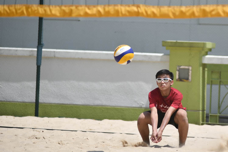 One of Anderson's players attempting to cushion the volleyball during their match against Bishan East B. Bishan East B won the match 15-9, 13-15, 15-11. (Photo 2 © Stefanus Ian/Red Sports)