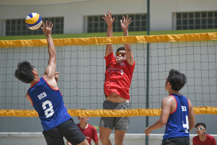 One of Anderson's players attempting to spike the volleyball during their match against Anderson. Bishan East B won the match 15-9, 13-15, 15-11. (Photo 1 © Stefanus Ian/Red Sports)