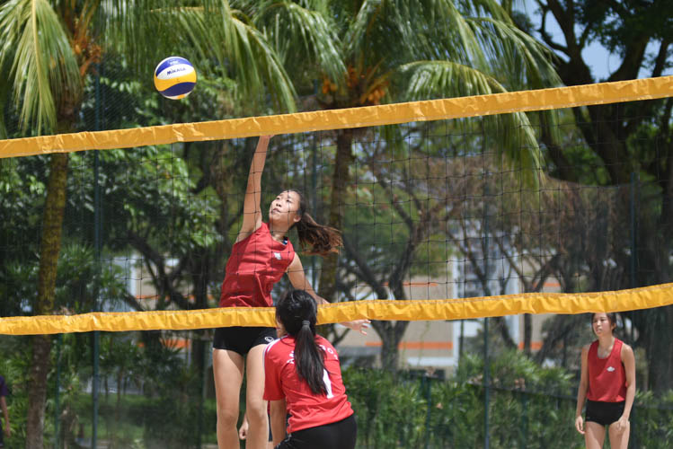 One of Altair's players attempting to spike the volleyball in their last match against Bishan East CSC. They won the match 15-13, 10-15, 15-11 to emerge champions. (Photo 1 © Stefanus Ian/Red Sports)