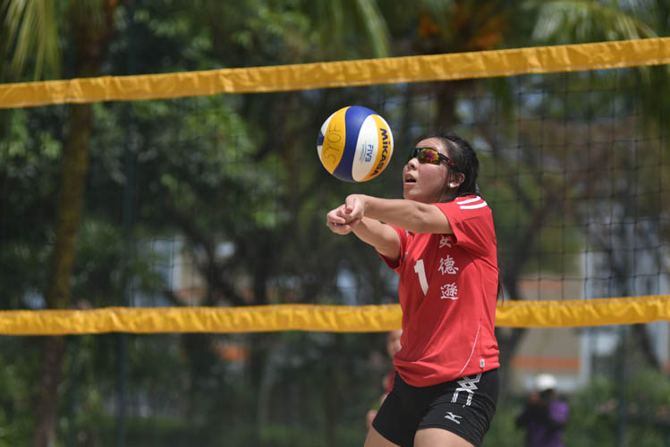 One of Bishan East CSC's players hitting the volleyball in their last match against Bishan East CSC. They won the match 15-13, 10-15, 15-11 to emerge champions. (Photo 1 © Stefanus Ian/Red Sports)