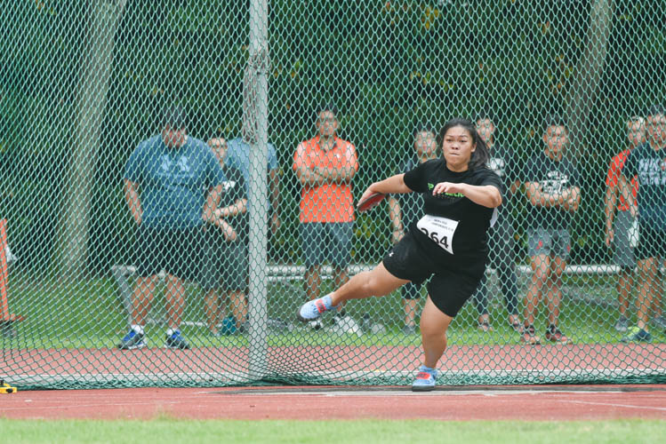 Melissa Yee of Republic Polytechnic threw a personal best of 40.04m to win the 2018 IVP gold medal for discus. She also won the 2018 IVP gold medal for shot put. (Photo 1 © Stefanus Ian/Red Sports)