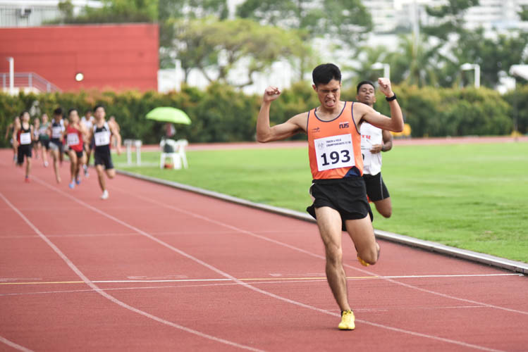 Tok Yin Pin celebrating after finishing third in the Men's 800m event during the 2018 IVP Track and Field competition. He came in with a time of 2:03.78s. (Photo 21 © Eileen Chew/Red Sports)