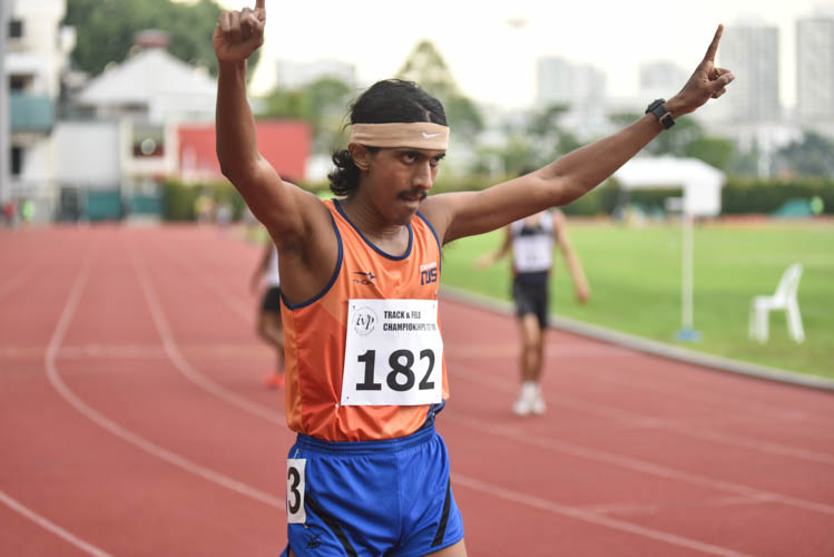 Zachary Ryan Devaraj celebrating after grabbing gold in the Men's 800m event during the 2018 IVP Track and Field competition with a time of 1:59.78s. (Photo 20 © Eileen Chew/Red Sports)