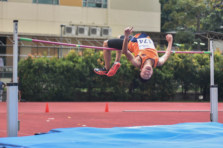 NUS's Samuel Lim in action during the Men's High Jump event during the 2018 IVP Track and Field competition. (Photo 18 © Eileen Chew/Red Sports)